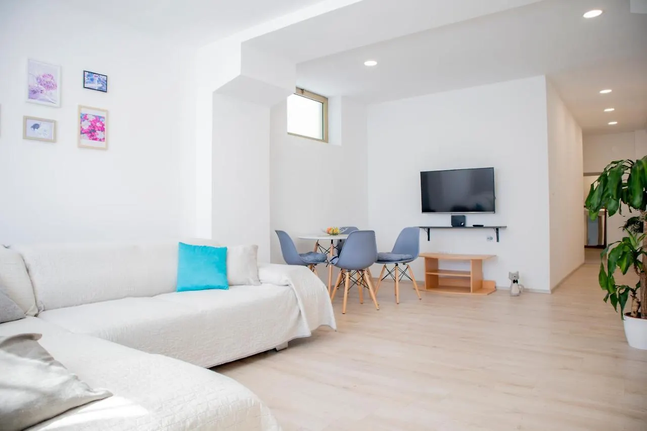 Apartment Hortensia Buje